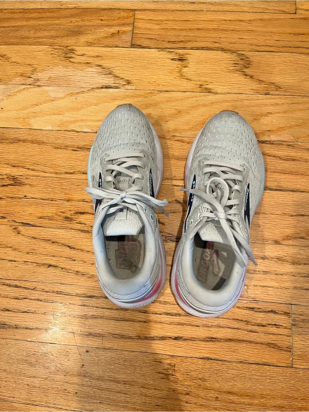 Brooks Ghost — Light Gray